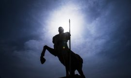 Towards centaur-managers: who is afraid of Augmented Intelligence?